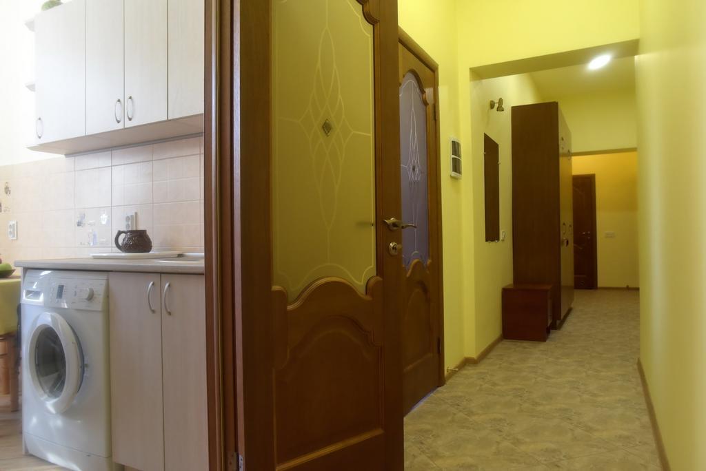 Apartment On Voloshyna Lviv Exterior foto